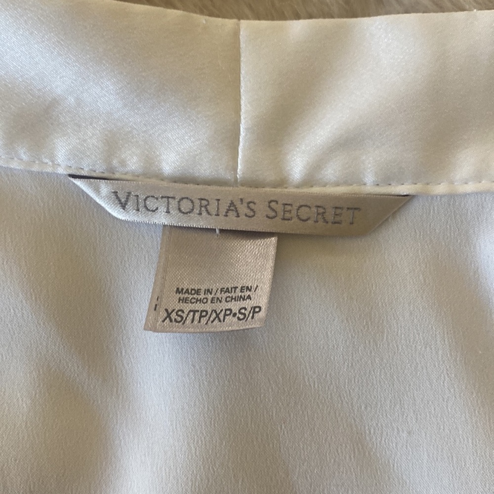 Victoria’s Secret Bombshell White Satin Robe 💋 - Picture 6 of 7